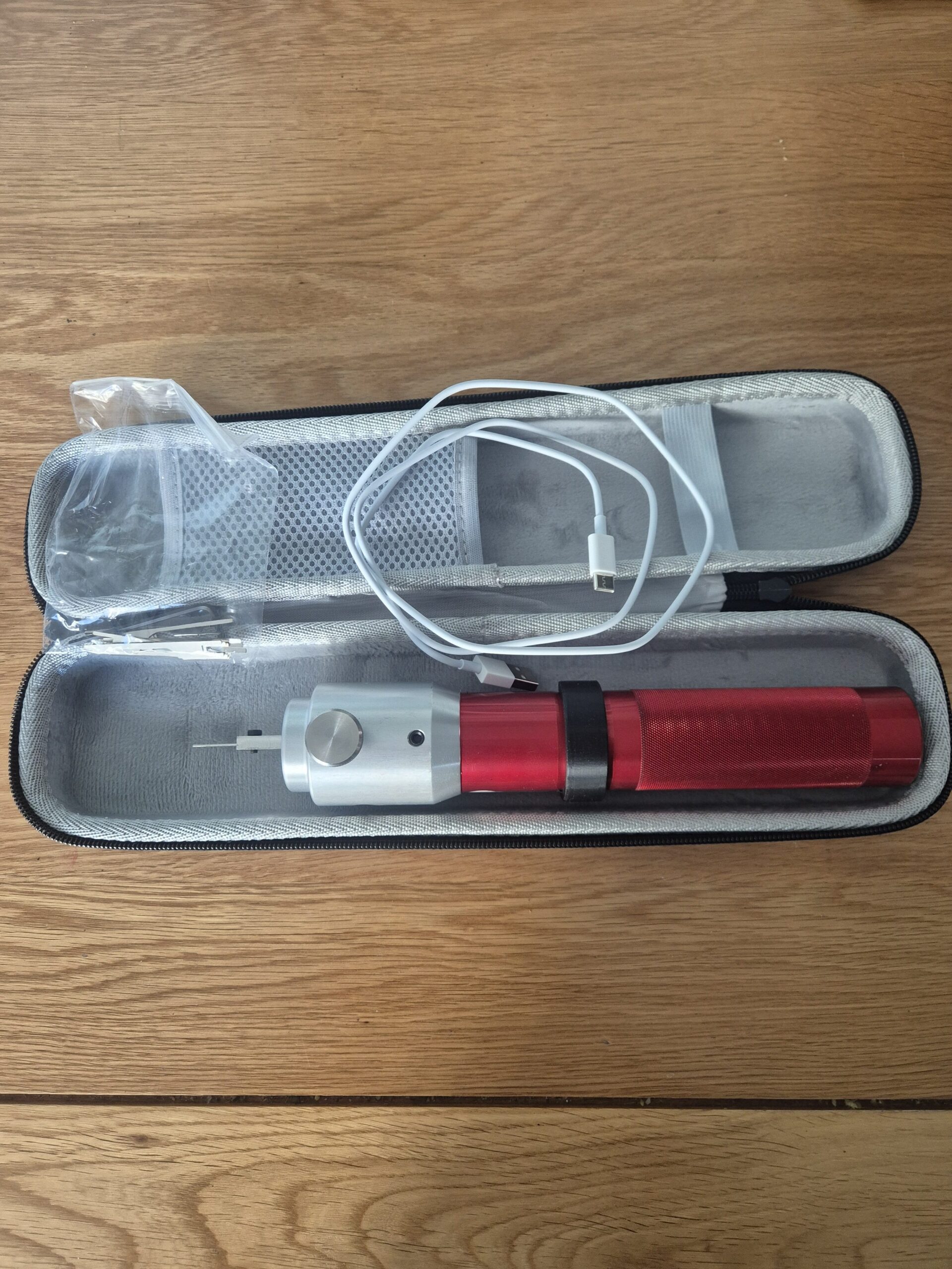 GJ MK4 Electric pick gun laid in carry case with accessory's 